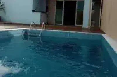 Belíssima casa no bairro balneário gaivota, em itanhaém - ficando lado praia, em rua calçada.