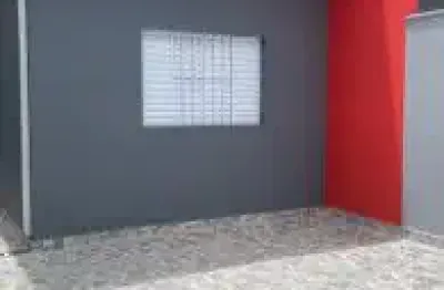 Linda casa no bairro balneário gaivota, em itanhaém - lado praia em rua calçada.