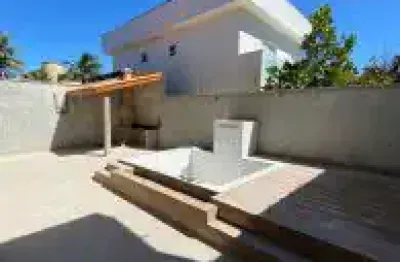 Casa localizada no bairro jardim regina, em itanhaém - frente ao mar, acesso pavimentado.