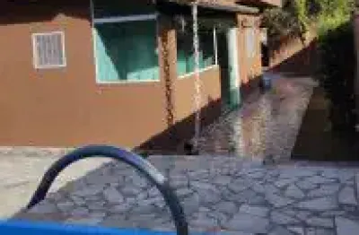 Casa localizada no bairro campo eliseos, em itanhaém - lado serra em rua de terra.