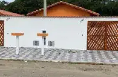 Casa no jardim jamaica, em itanhaém - ficando lado praia, em rua cascalhada.