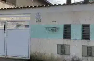 Casa no bairro tupy, em itanhaém - localizado lado praia, em rua calçada.