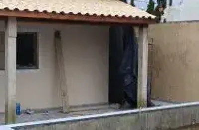 Casa no bairro tupy, em itanhaém - localizado lado praia, em rua calçada.