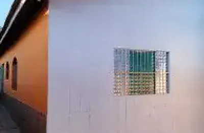 Casa no bairro florida mirim, em mongaguá - localizado lado serra, em rua calçada.