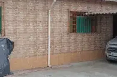 Casa no bairro recanto dos imigrantes, em itanhaém - localizado lado serra, em rua de terra.