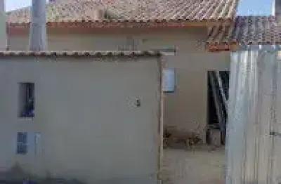 Casa no bairro bopiranga, em itanhaém - ficando lado praia, em rua calçada.