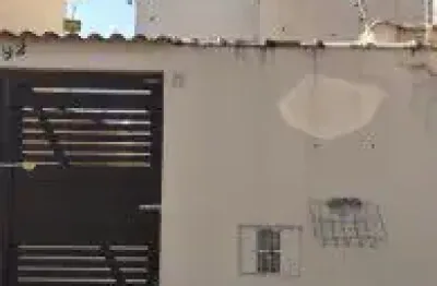 Casa no bairro jardim magalhães, em itanhaém - localizado lado serra, em rua calçada.