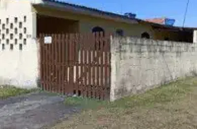 Casa no bairro balneário gaivota, em itanhaém - localizado lado serra, em rua de terra.