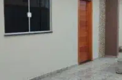 Casa no bairro nova itanhaém, em itanhaém - sendo lado serra, em rua calçada.