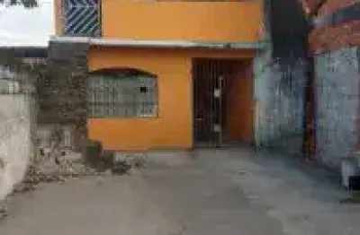 Casa no bairro nossa senhora do sion, em itanhaém - localizado lado praia, em rua calçada.