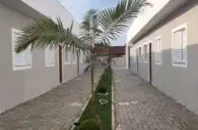 Casa em condomínio no bairro cibratel 2, em itanhaém - lado praia, em rua de terra.