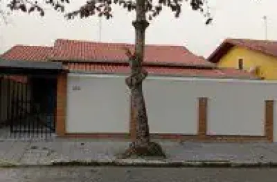 Casa no bairro balneário paranapuan, em itanhaém - localizado lado praia, em rua calçada.