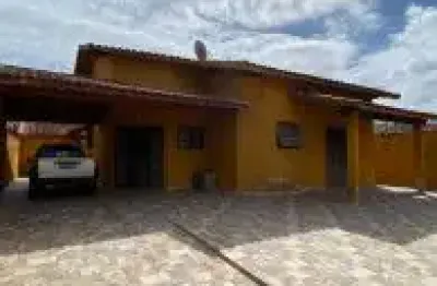 Casa no bairro parque augustus, em itanhaém - ficando lado praia, em rua calçada.