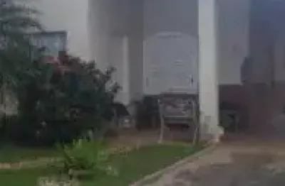 Belíssima casa no bairro jardim jamaica, em itanhaém - sendo lado praia, em rua pavimentada.