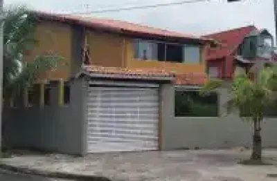 Casa no bairro jardim regina, em itanhaém - sendo de frente ao mar, em rua asfaltada.
