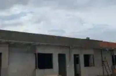 Casa em fase de construção no jardim das palmeiras, em itanhaém - frente ao mar, em rua calçada.