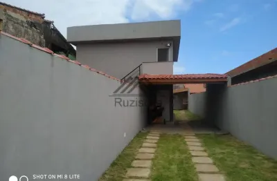 Casa sobreposta nova no bairro balneário campos elísios, em itanhaém - sendo lado praia, em rua de terra.