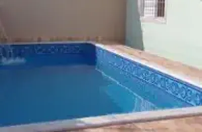 Casa no bairro balneário tupy, em itanhaém - sendo lado praia, em rua calçada.
