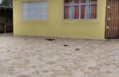 Casa no bairro jardim das palmeiras, em itanhaém - sendo lado praia, em rua calçada.