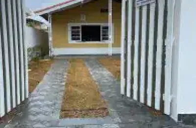 Casa no bairro santa julia, em itanhaém - sendo lado praia, em rua calçada.