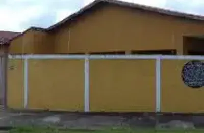 Casa no bairro são fernando, em itanhaém - sendo lado praia, em rua calçada.