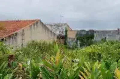 Terreno no jardim luizamar mirim, em itanhaém - sendo lado praia, em rua calçada.