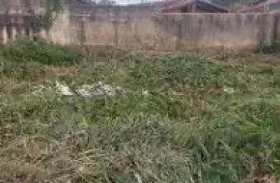 Terreno no bairro jardim das palmeiras, em itanhaém - sendo lado praia, em rua calçada.