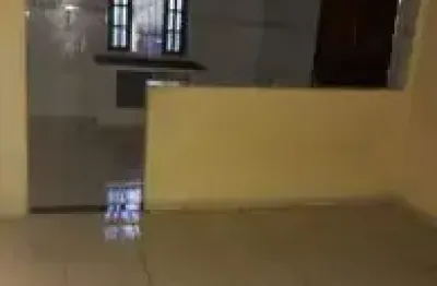 Casa na estância santa cruz, em itanhaém - localizada lado praia, em rua de terra.