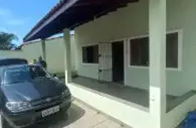Casa no bairro balneário gaivota, em itanhaém - sendo lado praia, em rua de terra.