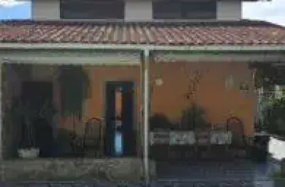 Casa no bairro jardim das palmeiras, em itanhaém - sendo lado praia, em rua calçada.