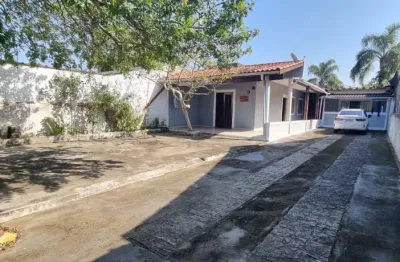 Ótima casa no bairro luiza mar mirim, em itanhaém - sendo lado praia, com acesso pavimentado.