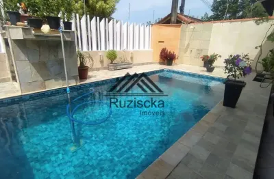 Ótima casa  no bairro santa julia, em itanhaém - localizado lado praia, em rua calçada.