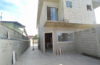 Ótima casa à venda no bairro tupy, em itanhaém * lado praia, em rua calçada; aceita financiamento bancário!