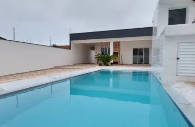 Casa à venda no bairro jardim jamaica, em itanhaém ** localizada lado praia, em rua calçada.