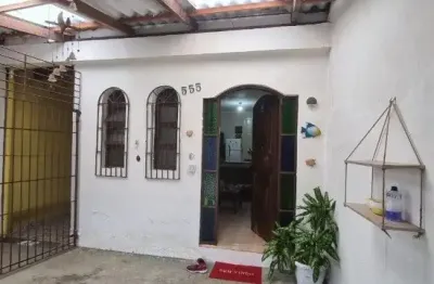 Casa à venda no bairro balneário gaivotas, em itanhaém ** localizada lado praia, em rua calçada.