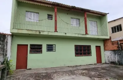 Sobrado à venda no bairro balneário gaivota, em itanhaém * localizada lado praia, em rua calçada.