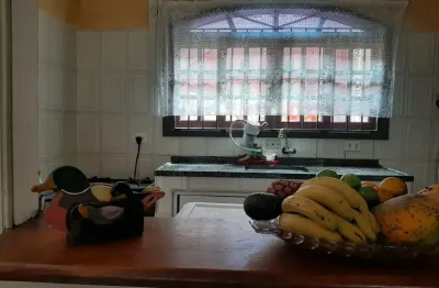 Casa à venda no bairro luiza mar mirim, em itanhaém ** localizada lado praia, em rua calçada.