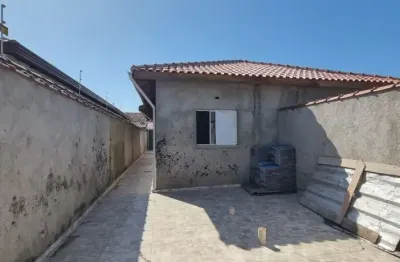 Casa à venda no bairro jardim jamaica, em itanhaém * localizada lado praia, em rua calçada.