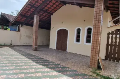 Casa a venda no belas artes em itanhaém/sp com fundos para o rio .