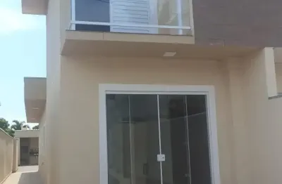 Sobrado com excelente acabamento no bairro bopiranga em itanhaém -sp