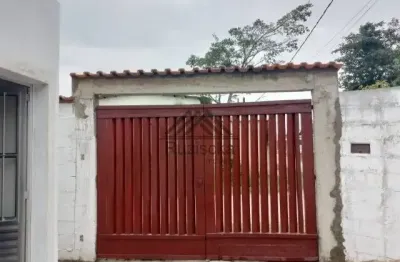 Casa de lote inteiro a 800 metros do mar, itanhaém no bairro suarão
