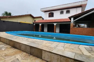 Casa a venda em itanhaém , jardim ivoty , próximo ao centro da cidade .