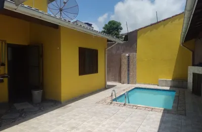 Casa com 4 dormitórios e piscina á venda em itanhaém á 200m do mar.