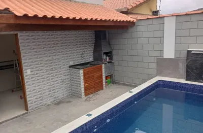 Casa á venda em itanhaém com piscina e churrasqueira - itanhaém/sp.