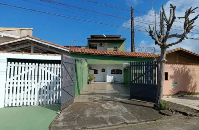 Casa a venda no bairro satélite , ao lado do centro de itanhaém - sp