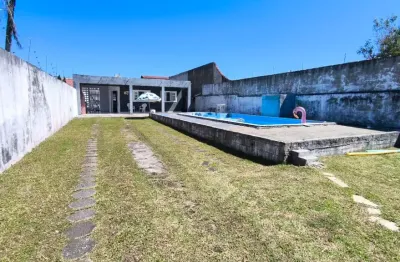 Casa lote inteiro á venda com piscina á 750m do mar - itanhaém/sp.