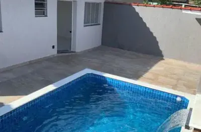 Casa nova com piscina,excelente acabamento,apenas 1000m do mar -itanhaém/sp