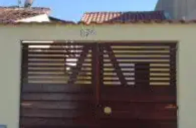 Linda casa localizada no bairro nova itanhaém - em rua calçada