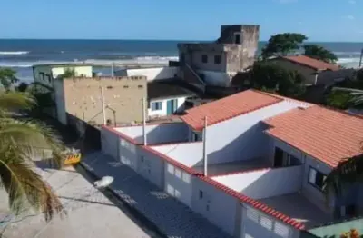 Belíssima casa localizada no bairro campos elíseos - lado praia.
