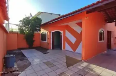 Linda casa localizada no bairro bopiranga - lado praia